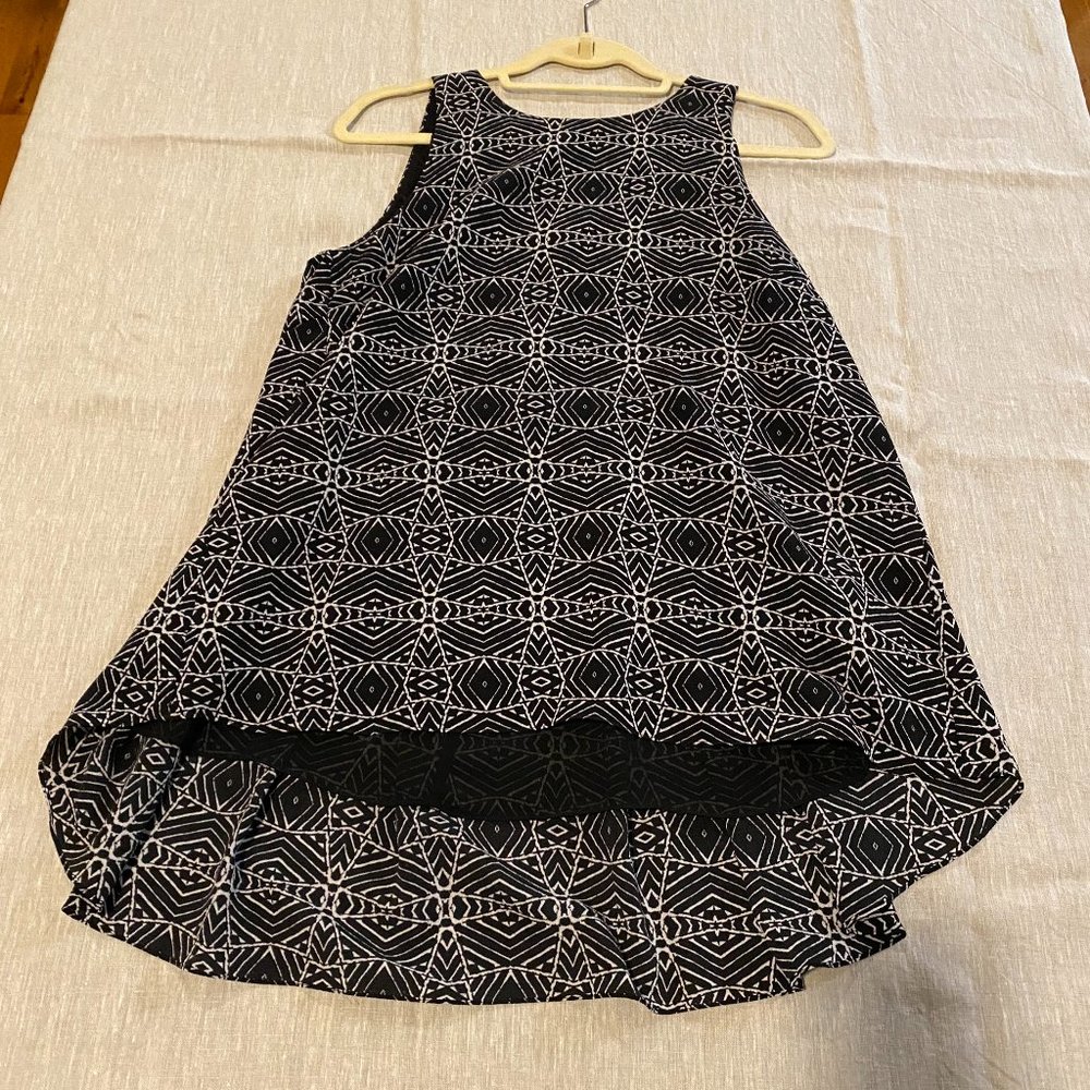 Vince Camuto black and white tunic blouse, size s